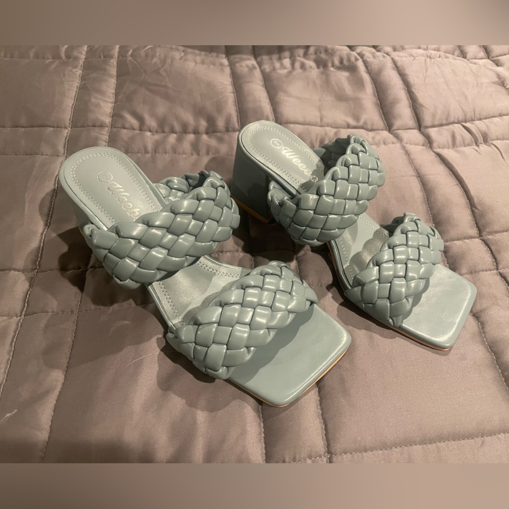 Elegant Women's Braided Sandals - Light Blue Green